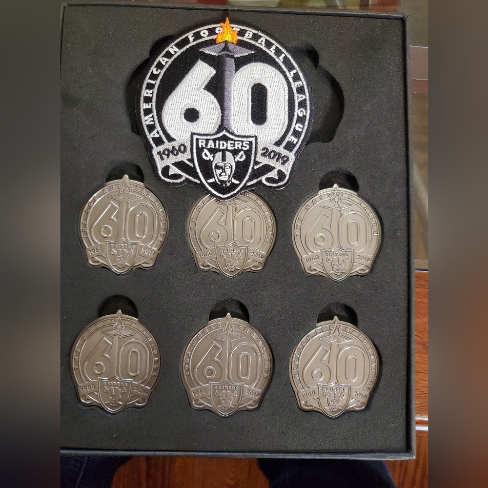 2019 Oakland Raiders 60th Anniversary Commemorative Coin and Sports Patch x 1.